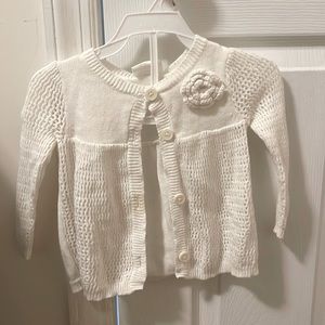 White knitted sweater. Size 6-12 Mo.